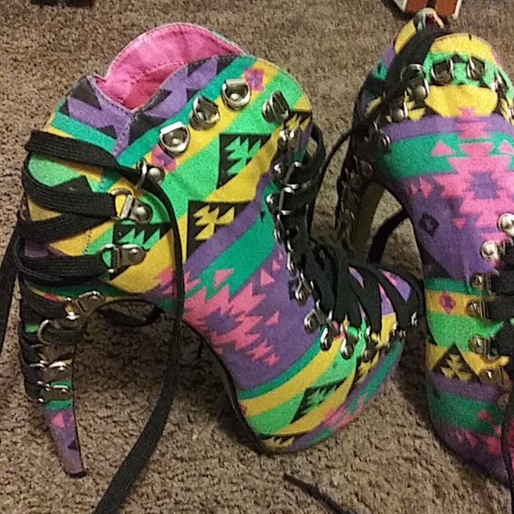 Shoes - Picture 1 of 3